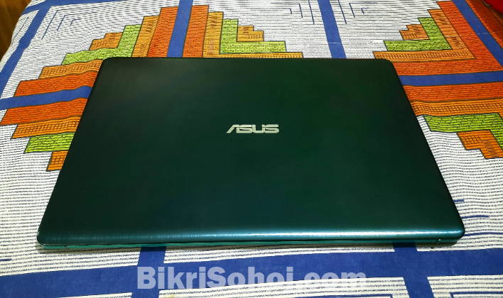 Asus Vivobook i3 8 gen laptop
